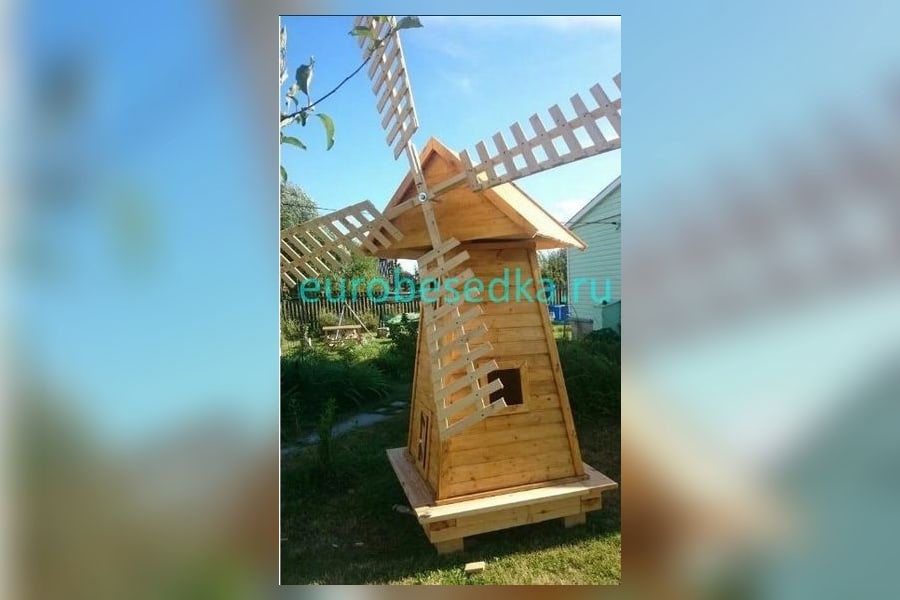 Мельница деревянная